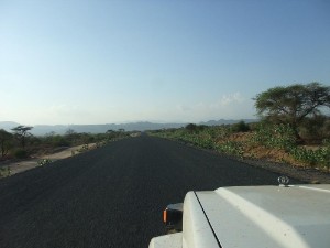 asfalt weg door Omo vallei